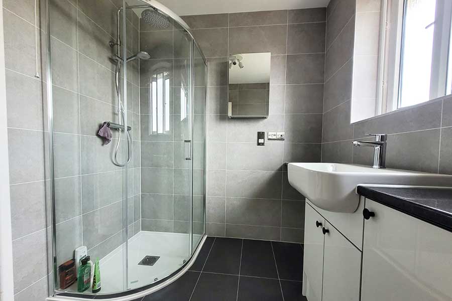 New shower room with Crosswater Kai 100x800mm curved quadrant shower enclosure